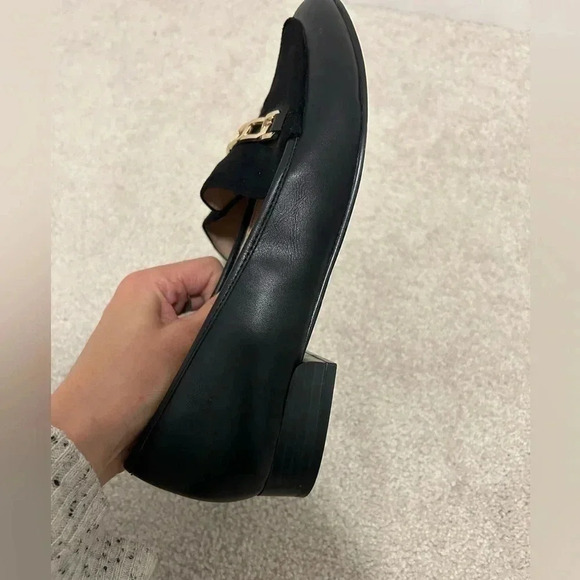Elegant Black Loafers with Gold Accent - Picture 5 of 12